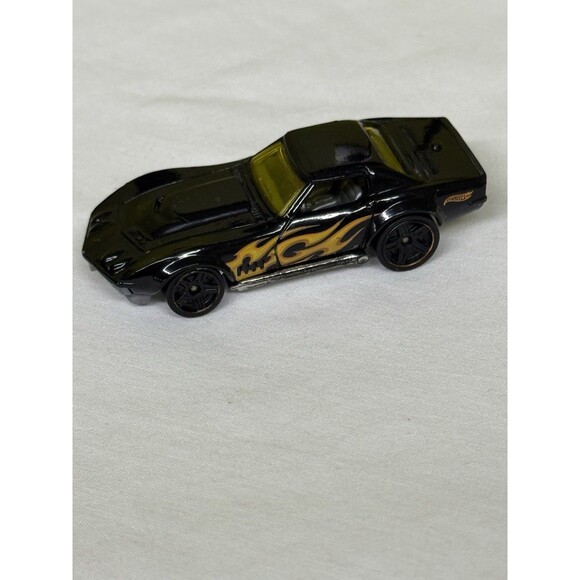 Hot Wheels '69 Corvette-Black w/Gold Graphic Flames-Muscle Car 2010 Collection - Picture 3 of 13